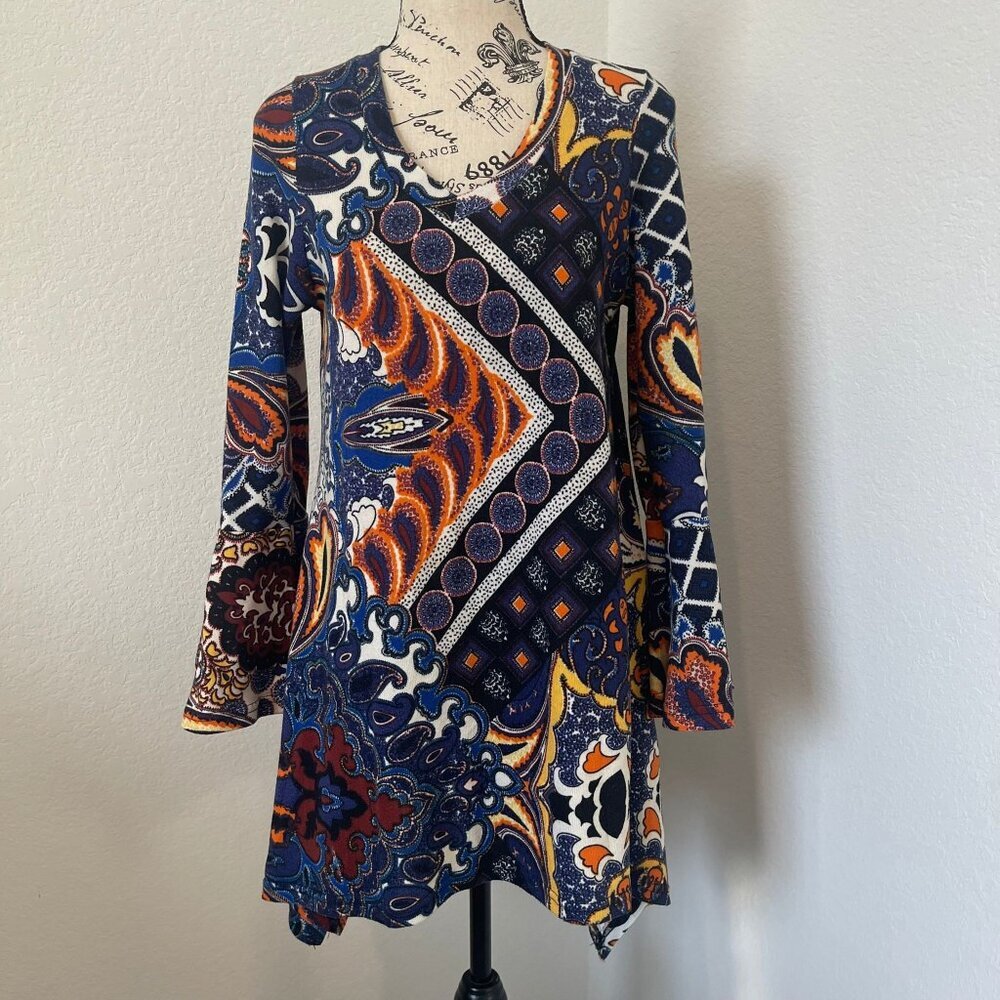 WinWin Womens Flared Tunic Top S-M V Neck Bell Sleeve Asymmetrical Paisley